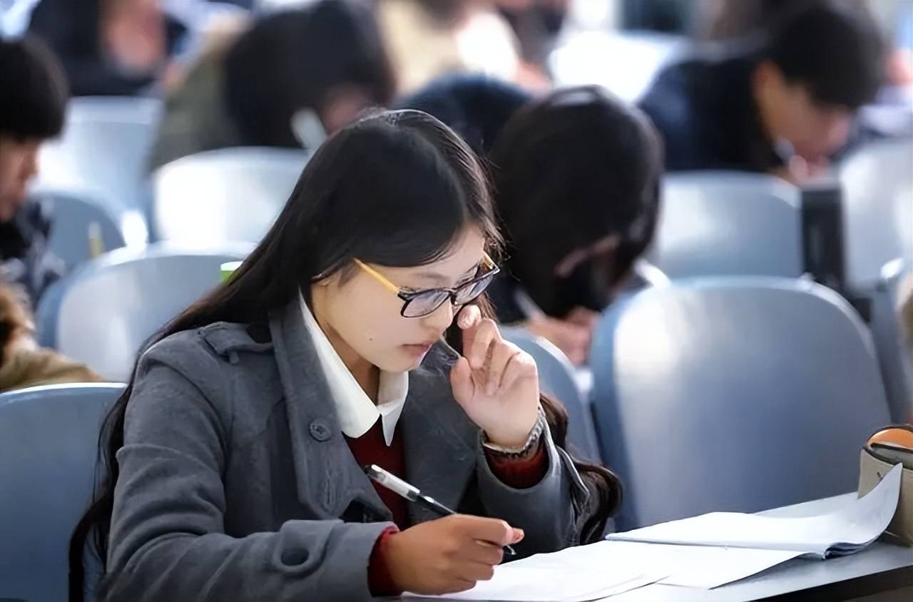 式证件照,丑得一塌糊涂,很心疼但还是忍不住笑出声_形象_毕业_都会