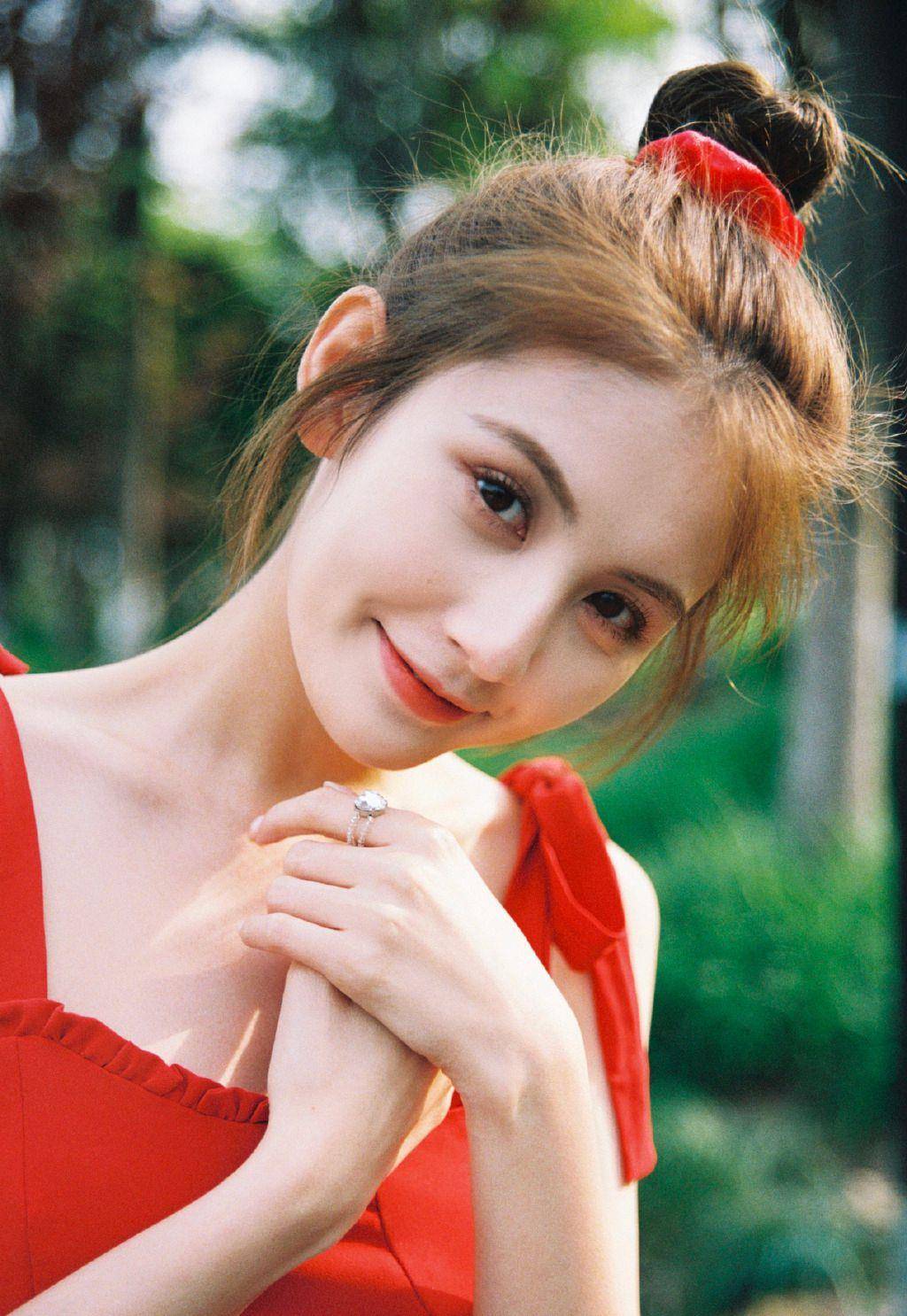 王思聪26岁前女友升级当妈!