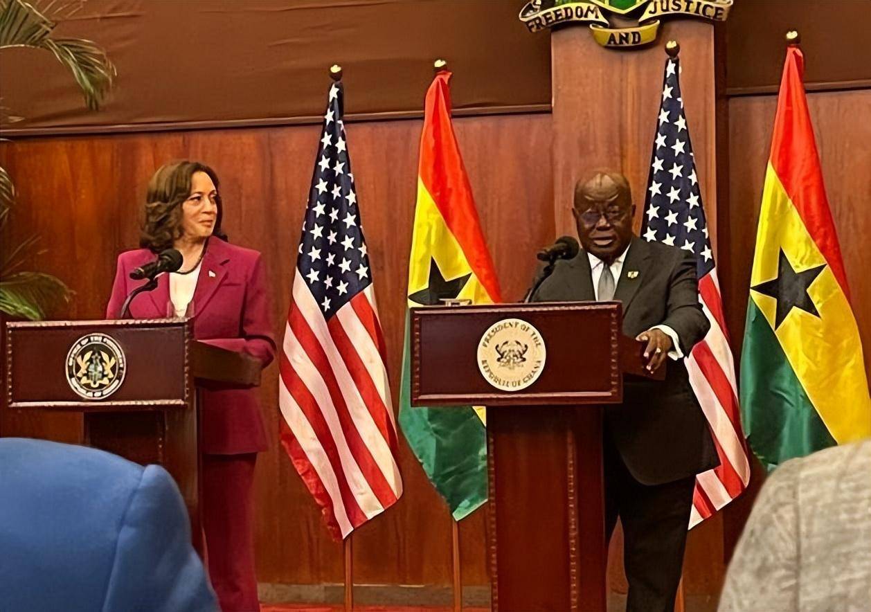 在与哈里斯会谈后的发布会上,加纳总统阿库福·阿多也谈到了中俄.