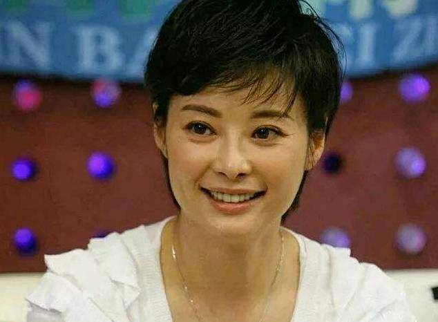 事实证明,51岁的袁立,终究还是活成了一个"笑话"_网友_金巧巧_因为