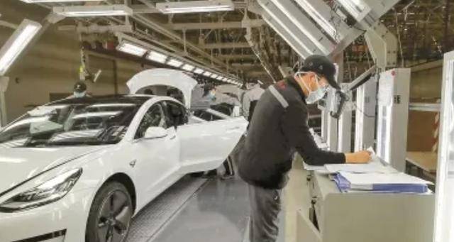 特斯拉上海复工一天：8000人到岗，每小时下线90台新车_搜狐汽车_搜狐网