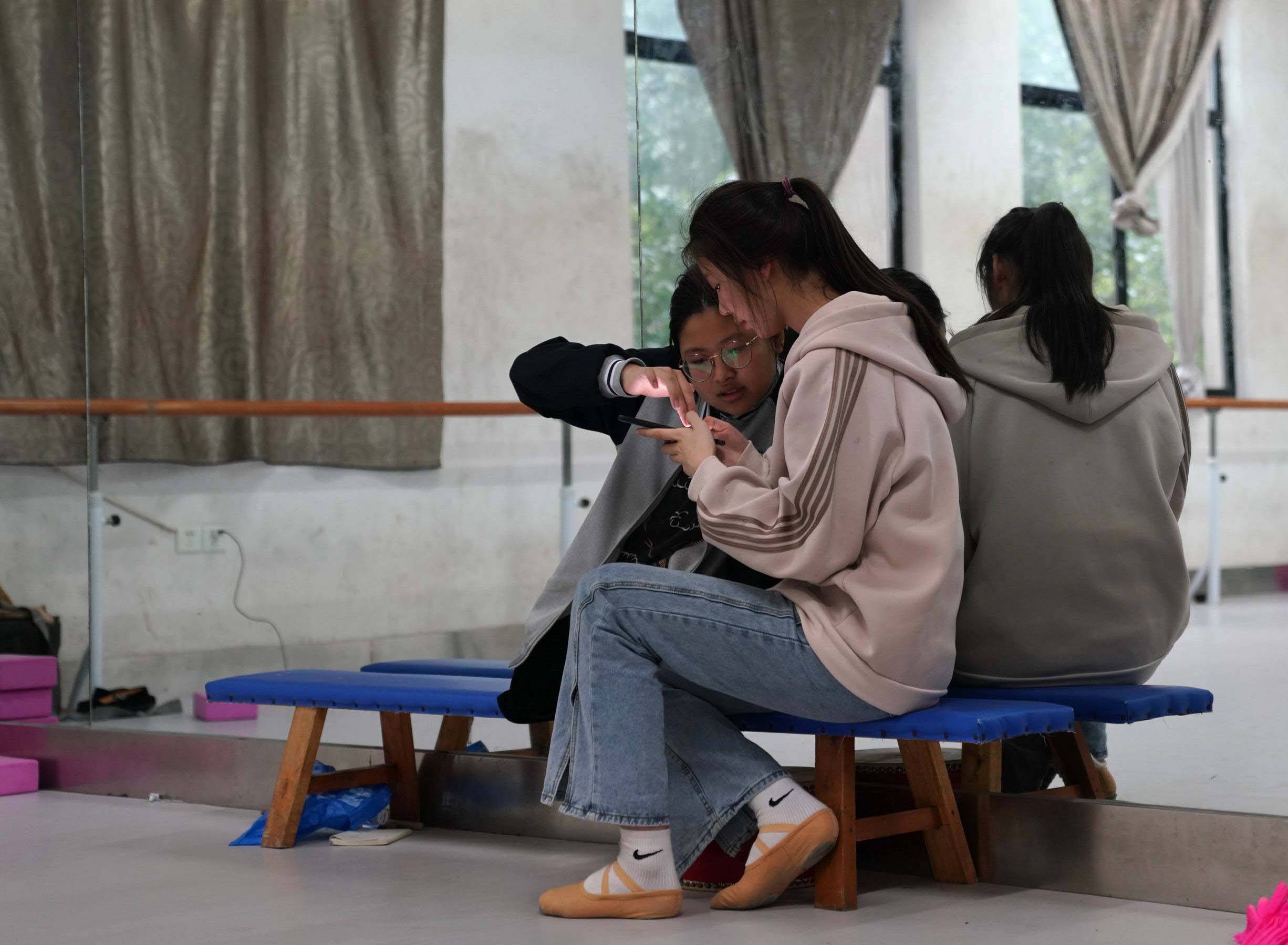 六岁时车祸失去双腿,追梦学习舞蹈,滑板女孩蒋张子怡的逆行之路_母亲