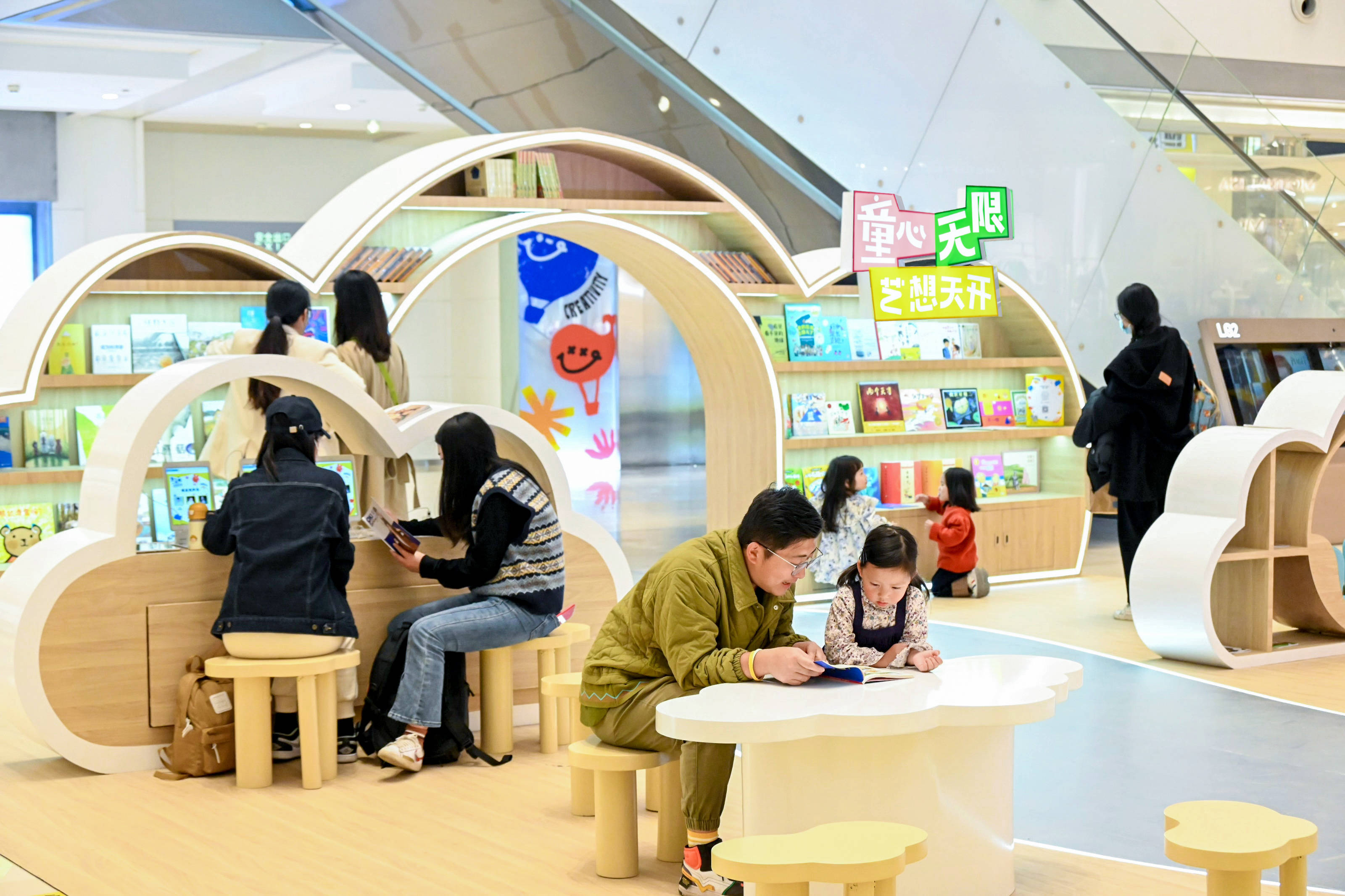 baby全国首家儿童快闪书店正式启幕_活动_互动_小朋友们