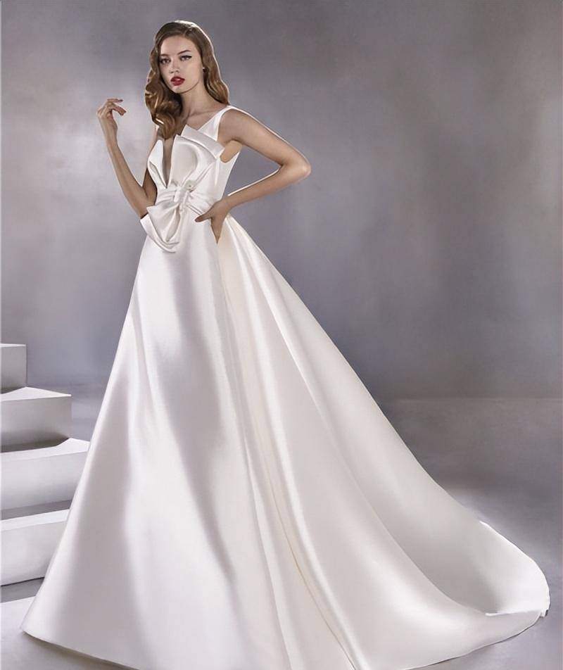 深圳婚纱|平胸新娘婚纱怎么选_黎贝拉_胸部_款式