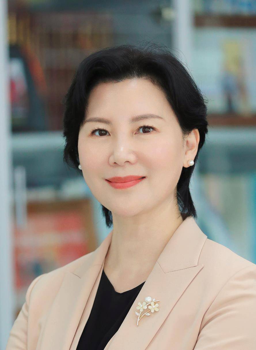 学术上的于吉红不仅经受住了,她还达到了这个领域的顶尖水平,并且还在