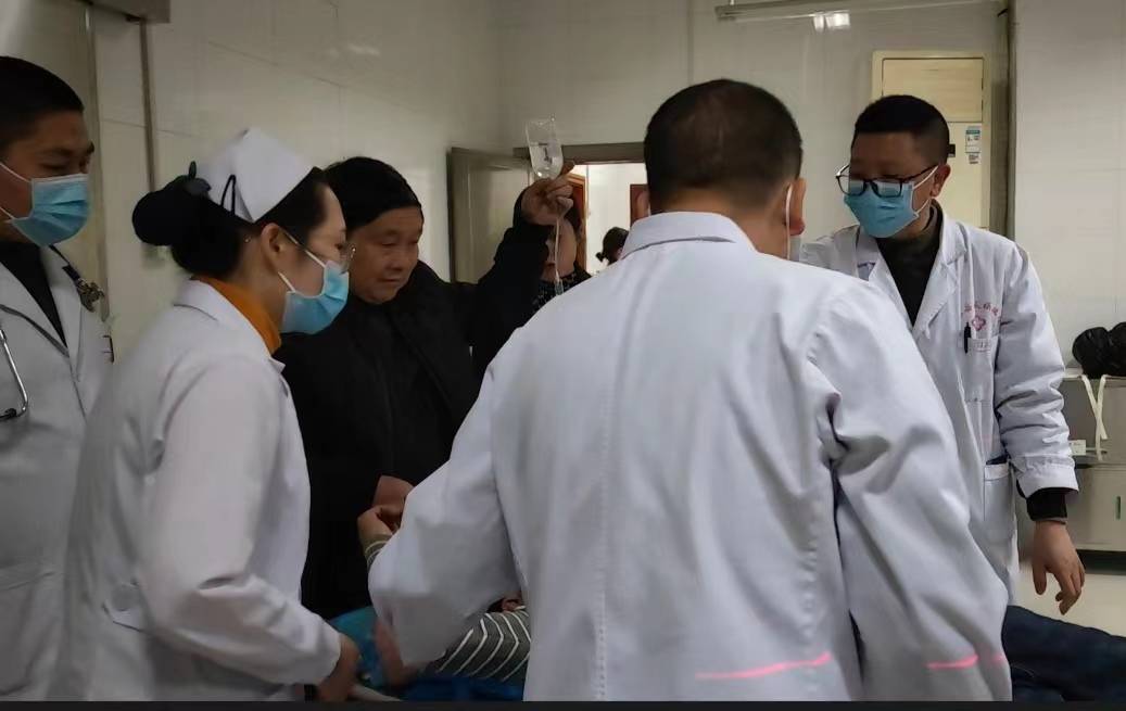 关于北大人民医院、全程陪同贩子联系方式_全天在线急您所急的信息