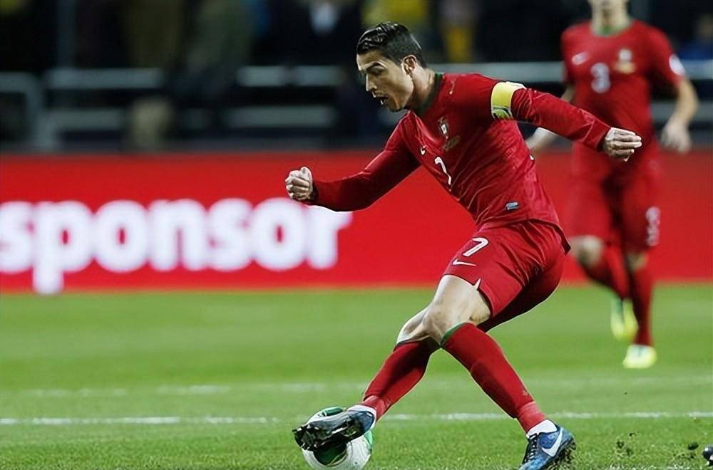 里斯本竞技对签下c罗纳尔多的交易感兴趣,曼联已经宣布可以放人_球员