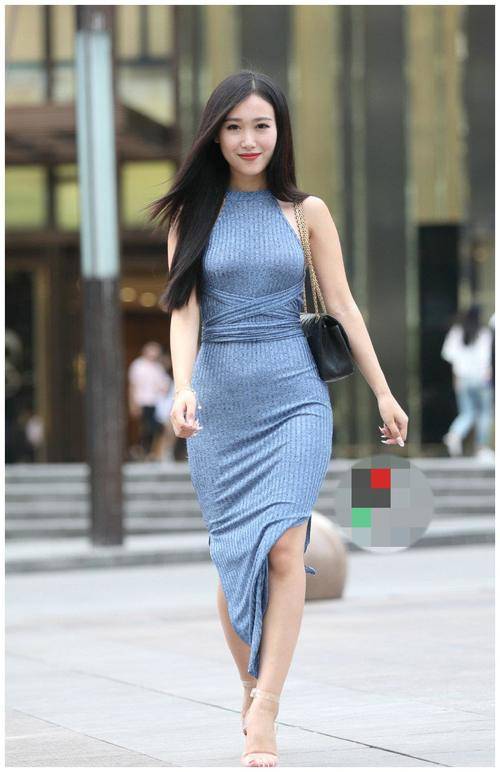 蓝色紧身裙搭配高跟鞋,令人心动的美特别迷人_时尚_气质_色彩