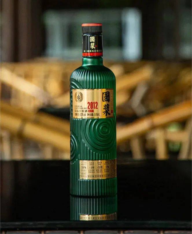 曾祖训,赖登燡,胡义明,杨官荣,胡承等著名白酒专家在品评过绿瓶国浆后