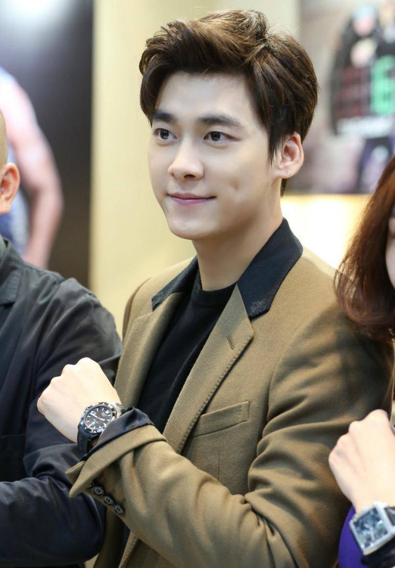 盘点那些一夜爆红的明星,如今谁过的最好?_郑爽_李易峰_刘谦