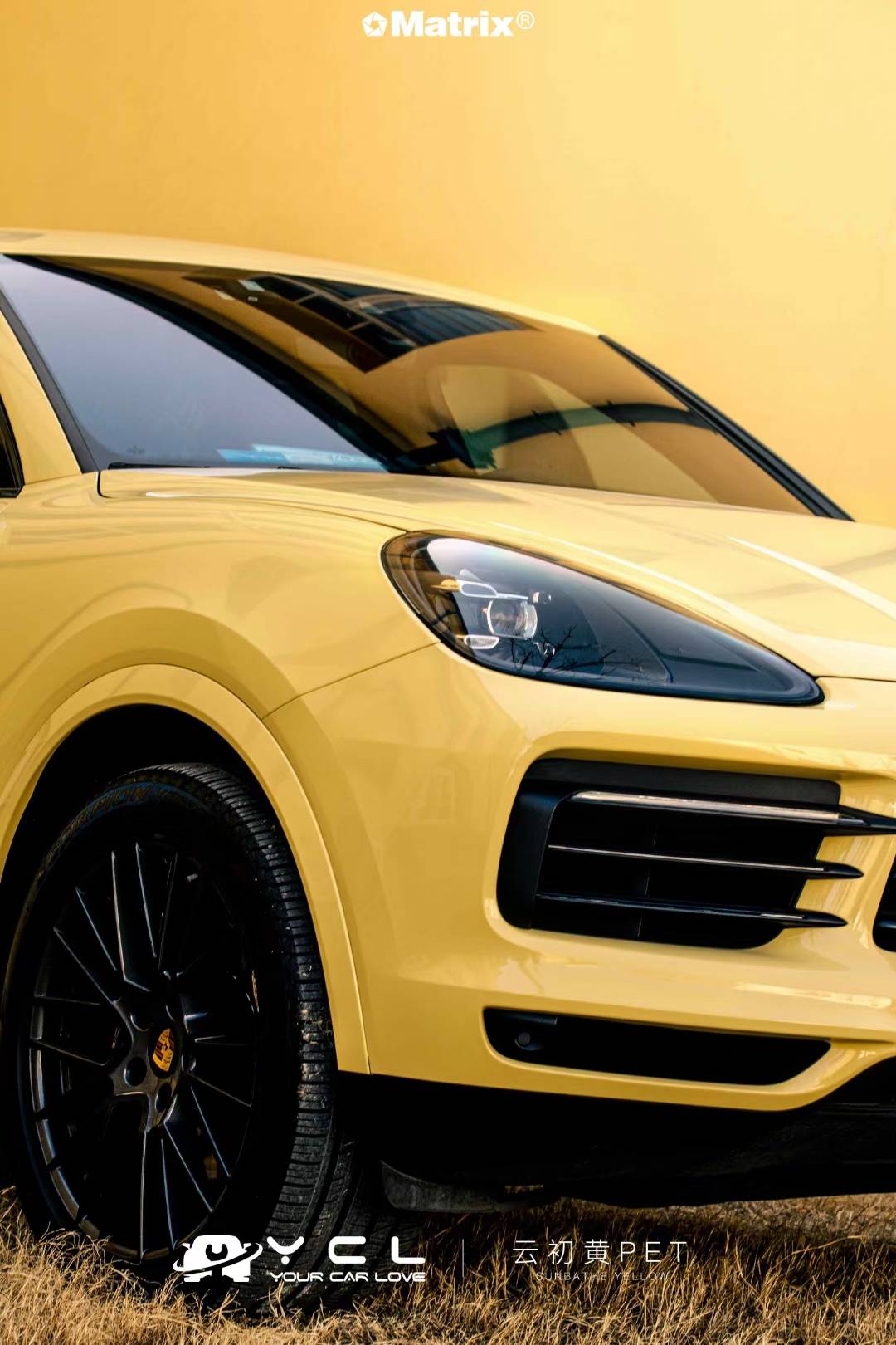 保时捷卡宴矩阵改色膜云初黄,充满活力的奶黄色温暖动人