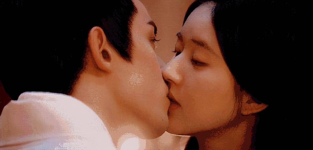 吴磊《爱情而已》演绎了一场激情四溢的吻戏,吻戏从脸红到耳朵