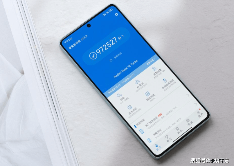 原创
            百万跑分仅1999元起，256GB+5000mAh+OIS防抖，最高可选1TB存储