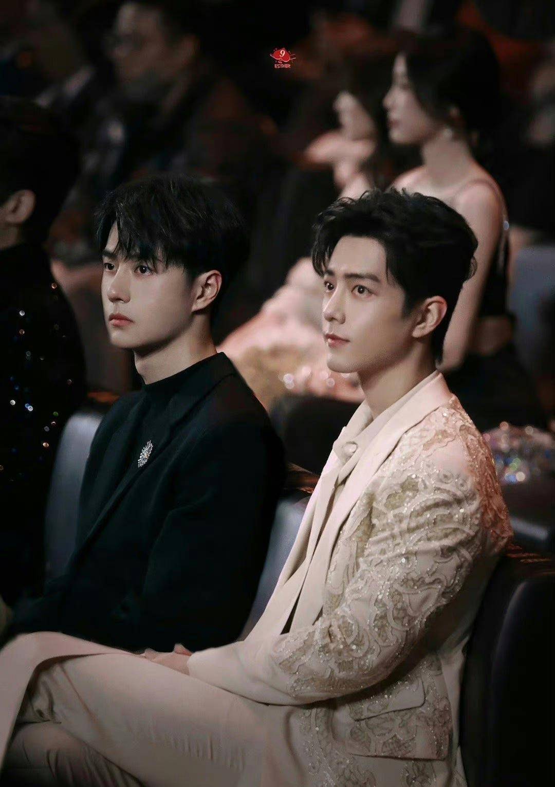 虞书欣展杰晒出博君和小p的合照,近日在微博之夜获得了肖战粉丝的点赞