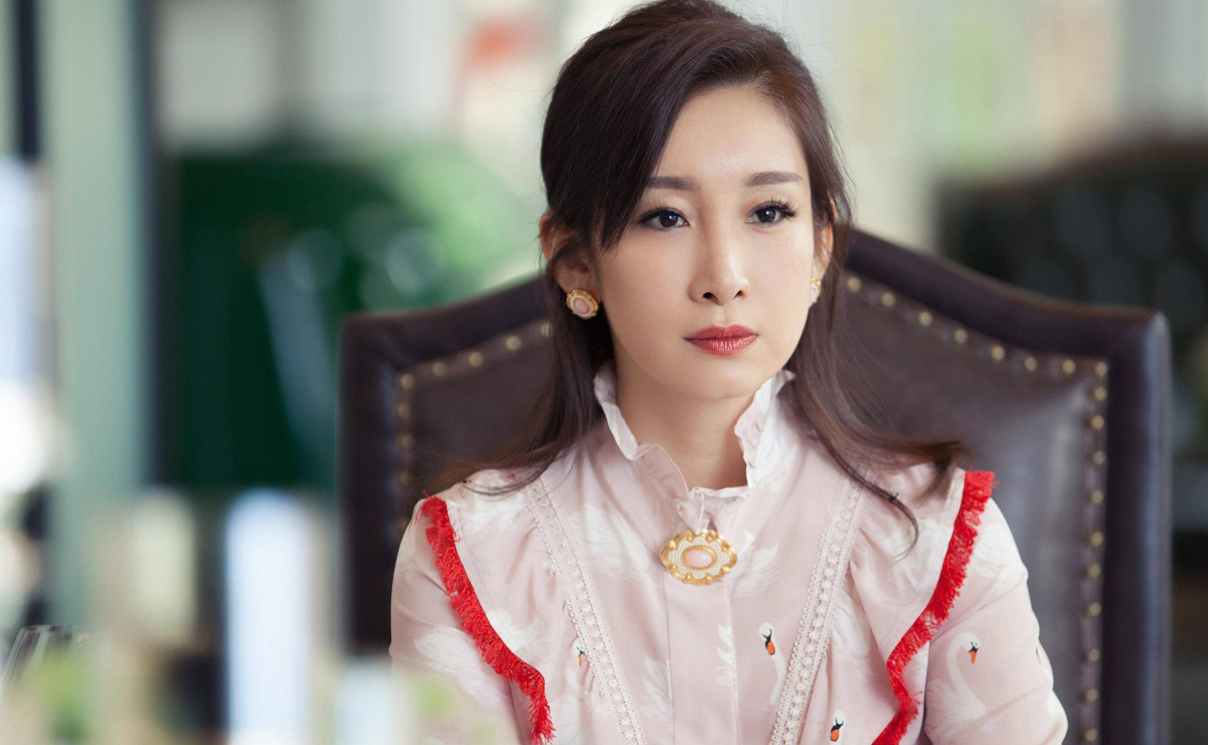 被称为"最丑影后",霸气与小女人并重的"烟火气息"秦海璐!