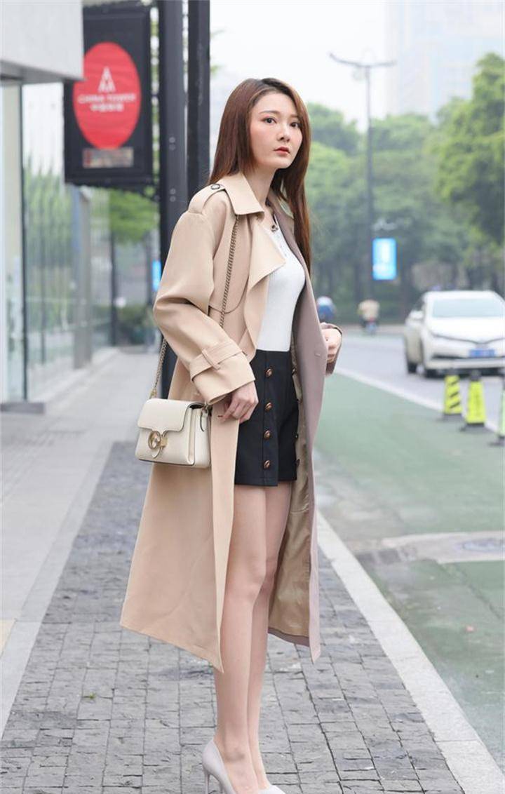 夏天小姐姐穿裙子,搭配尖头细跟鞋和肉色丝袜,清凉又显腿长_网络_图片