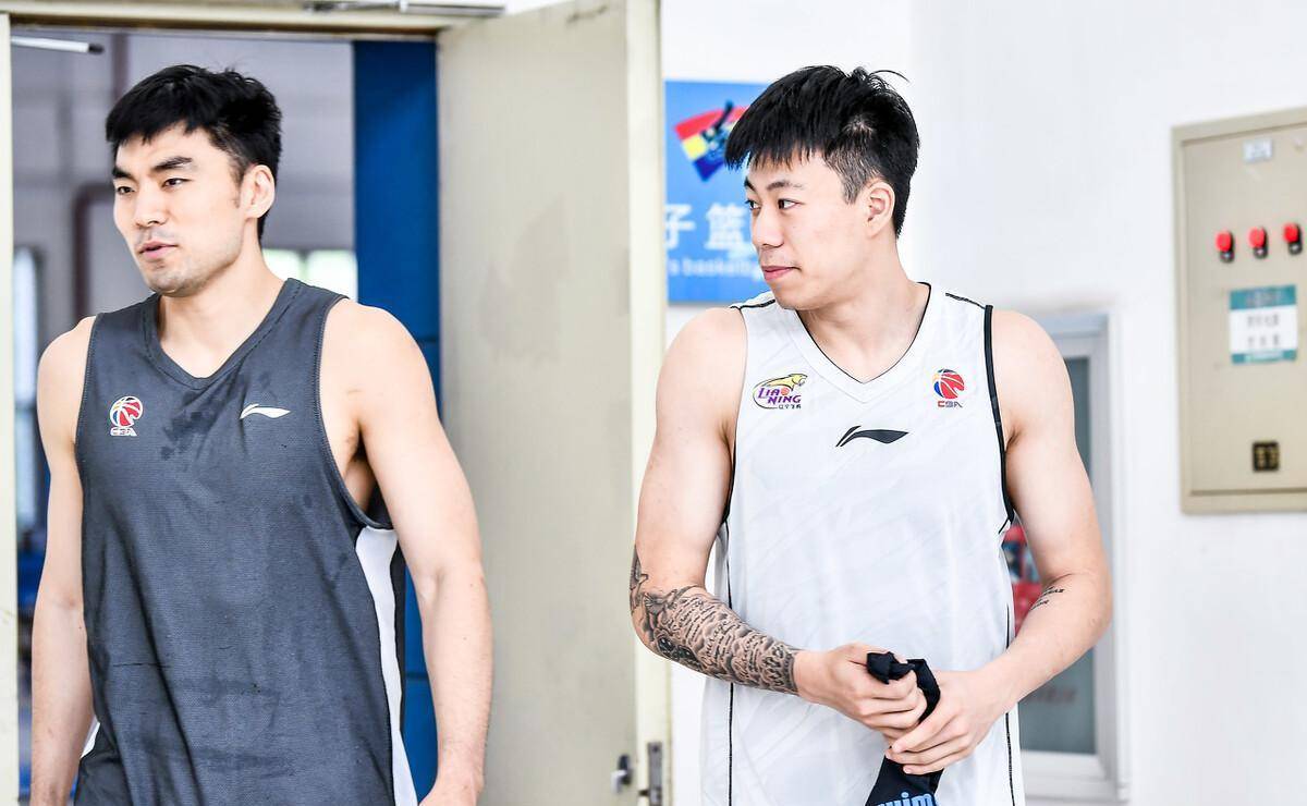 辽篮新"双子星"闪耀,两老将位置不保,一人或退役_李晓旭_贺天举_张镇