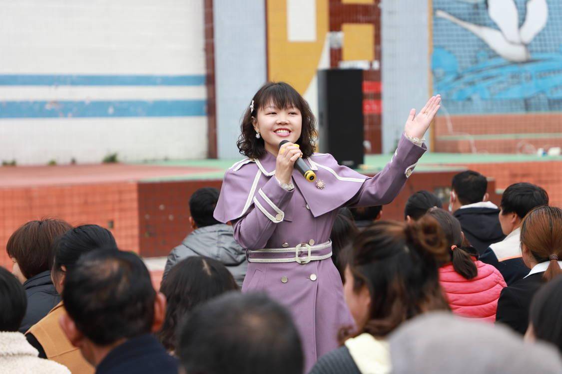 重庆市万盛经开区"家庭教育助未来"活动走进关坝中学_家长_孩子_成长