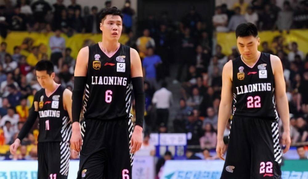 辽篮新"双子星"闪耀,两老将位置不保,一人或退役_李晓旭_贺天举_张镇