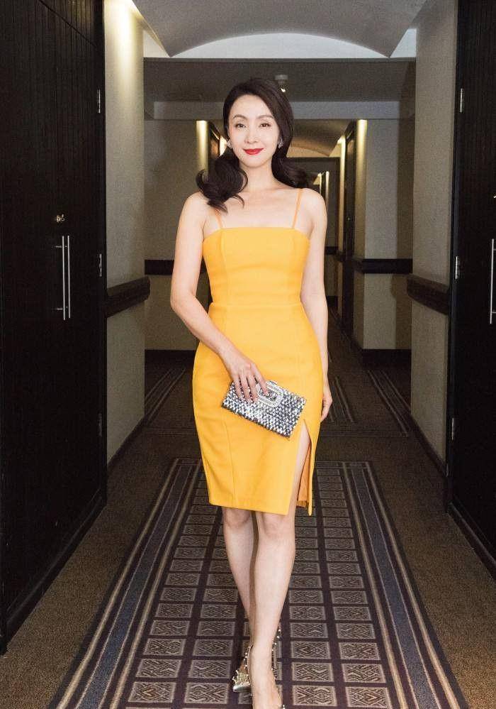 陶虹的时尚太难懂!裤子外面套半截纱裙,徐峥看了都沉默!