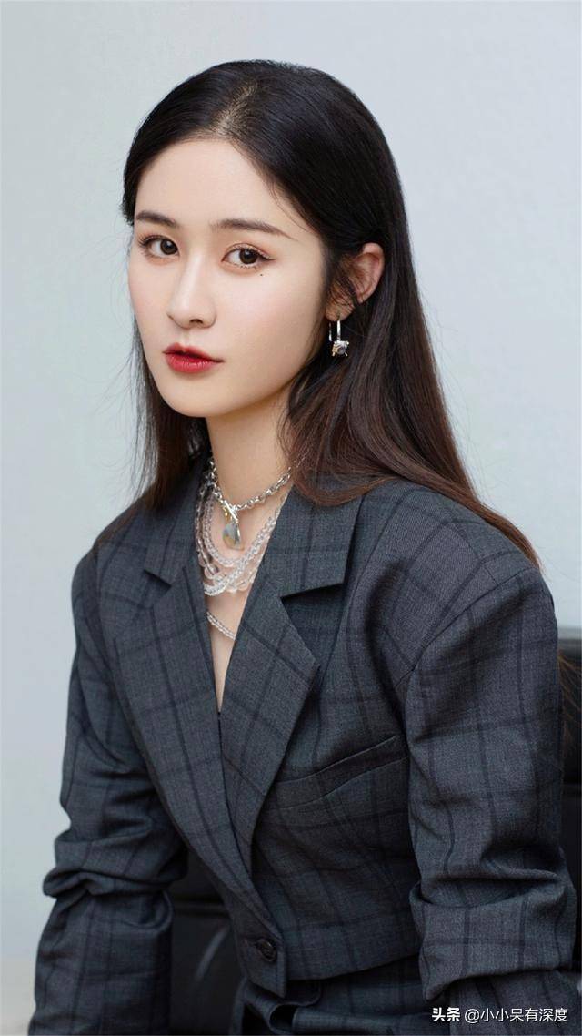芒果台小花梁田,有邻家小女孩的气质,被曝与华晨宇关系亲密?