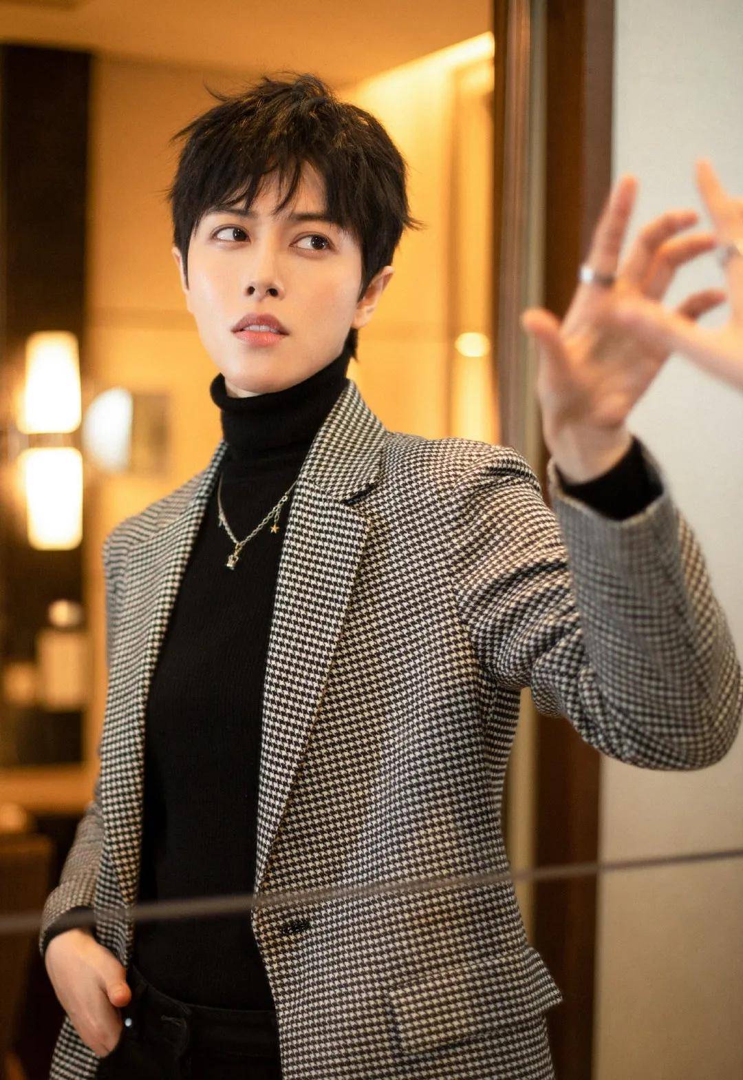 美的最高境界就是雌雄难辨,那个抢了男艺人饭碗的女演员一一邢恩_时候