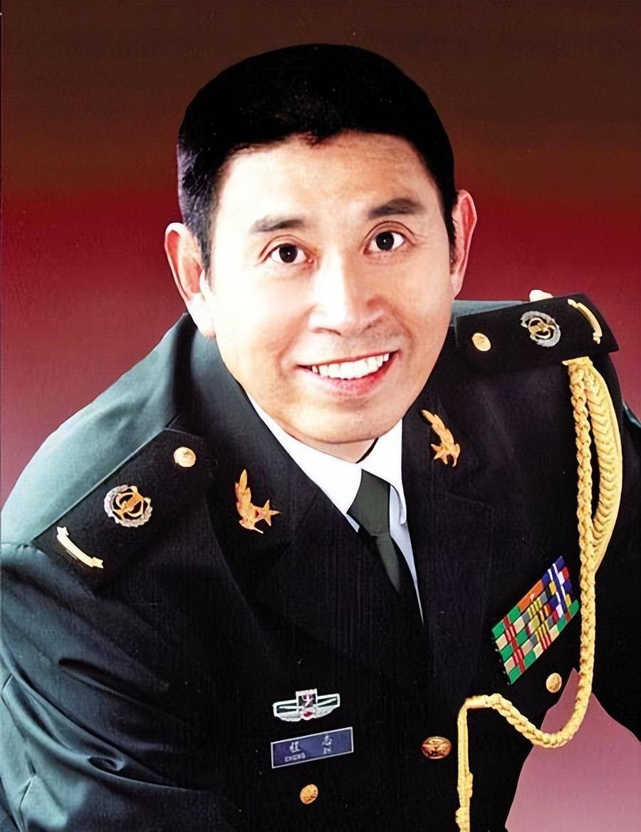 和"前任"殷秀梅,"现任"王秀芬的谜该解开了_总政歌舞团_父亲_连队