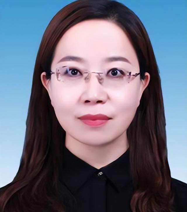 "最年轻"女厅长走红,工作14年岗位调动9次,求学经历叫人佩服_毕业生