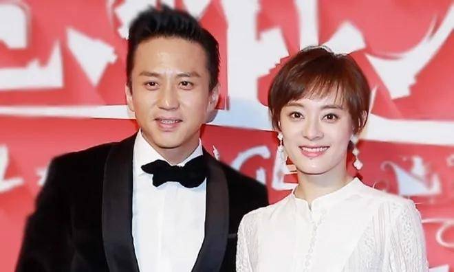 邓超让穿着时尚的新人演员坐在腿上,"孙俪老公"形象彻底难以接受?