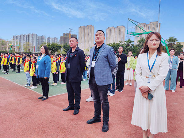 大同市实验小学校服图片