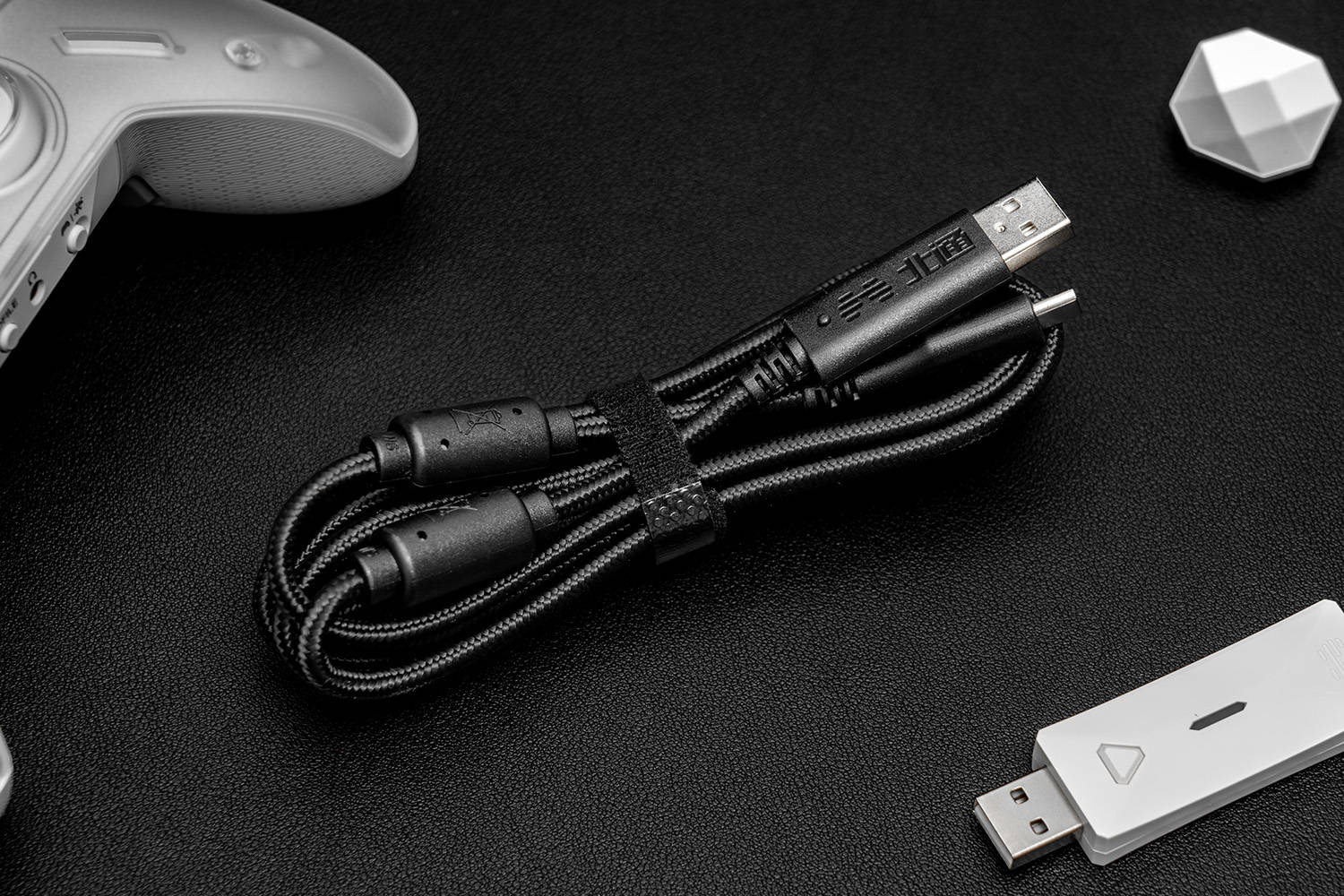 全平台通吃、瞬发光轴微动、六轴体感，北通宙斯2游戏手柄评测