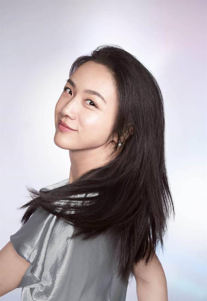 汤唯一家回乐清扫墓,素颜现身被赞魅力女神_金泰勇_网友_朱雨辰