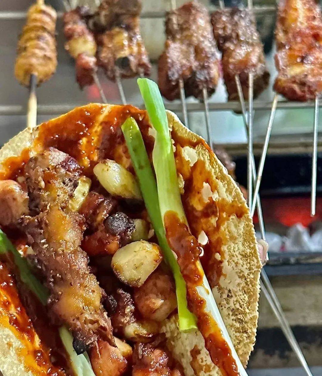 火出圈的小饼夹串一定要尝尝~_特色_店里_鲜肉