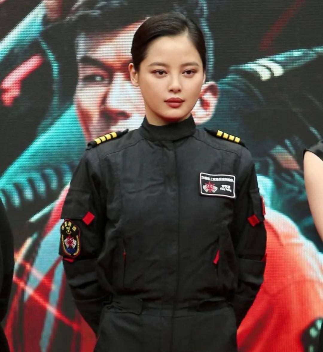 演"女长官"我只服这9位女星,个个霸气侧露,气场两米八_温峥嵘_眼神