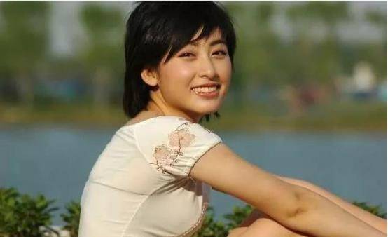 "父女恋"恩爱11年,58岁生二胎,如今与娇妻恩爱有加_李子雄_问题_妻子