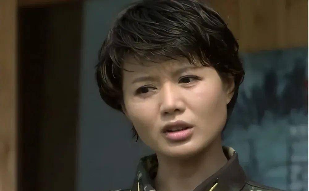 离婚六年,46岁程愫现状:独自带娃,活成了一束光_傅程鹏_工作_表演