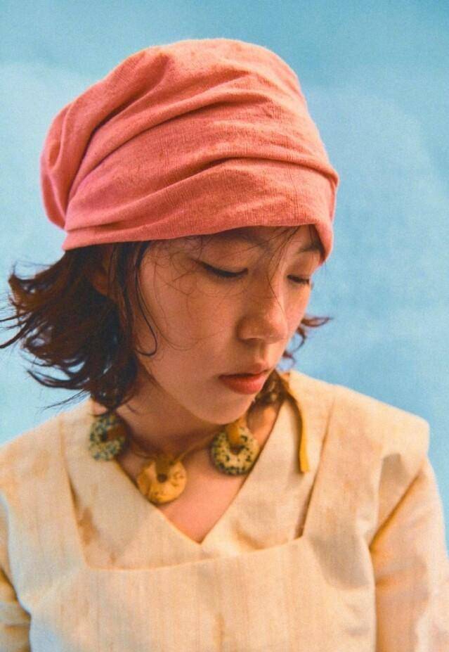 剧照中窦靖童的举止有其母亲王菲的影子.