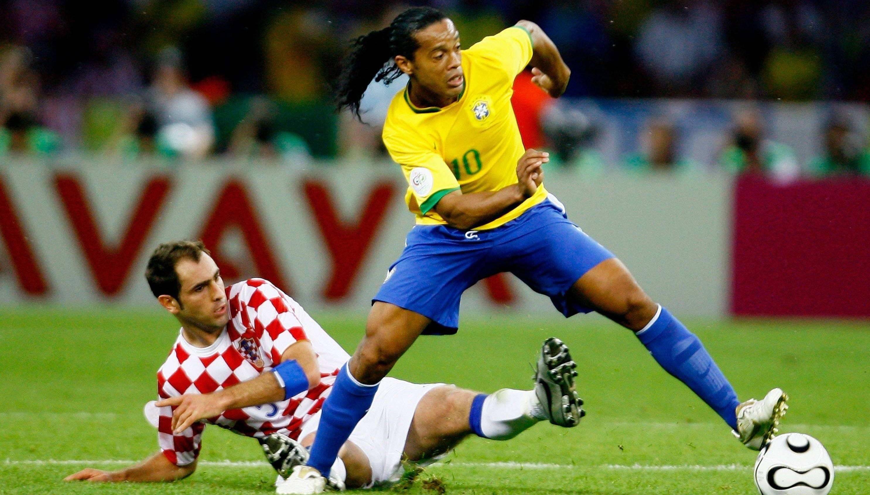 2002年小罗随巴西队获得世界杯冠军.