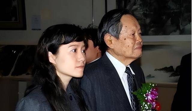 老人:当年我催促翁帆冻卵9颗,百年之后许她改嫁,这是后悔药_杨振宁