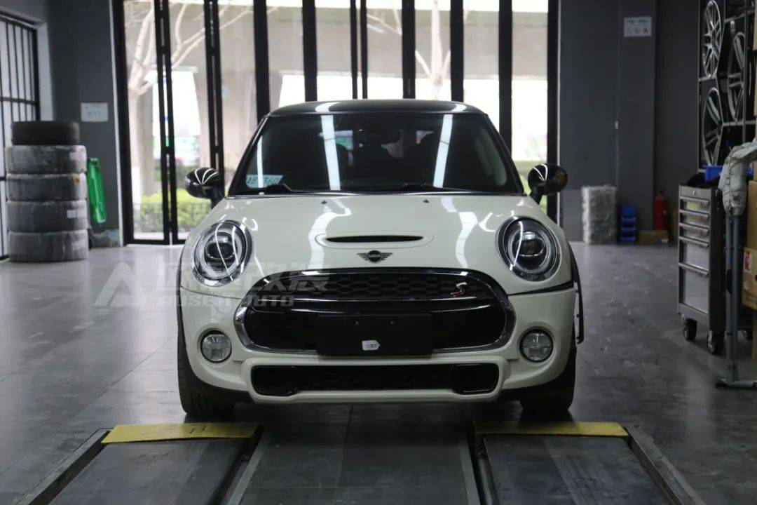 宝马mini升级jcw包围 改色尤加利青_搜狐汽车_搜狐网