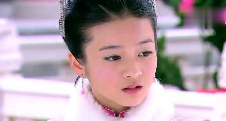 蓝天之下,顺治,宛宁和静儿一起放风筝,看着皇帝和宛宁你侬我侬,静儿更