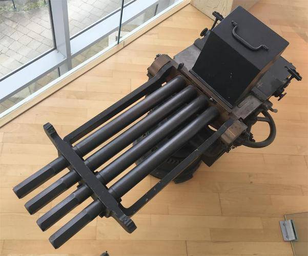 某位作者,曾经在美国著名的春田兵工厂的博物馆里,发现一挺诺顿菲尔特