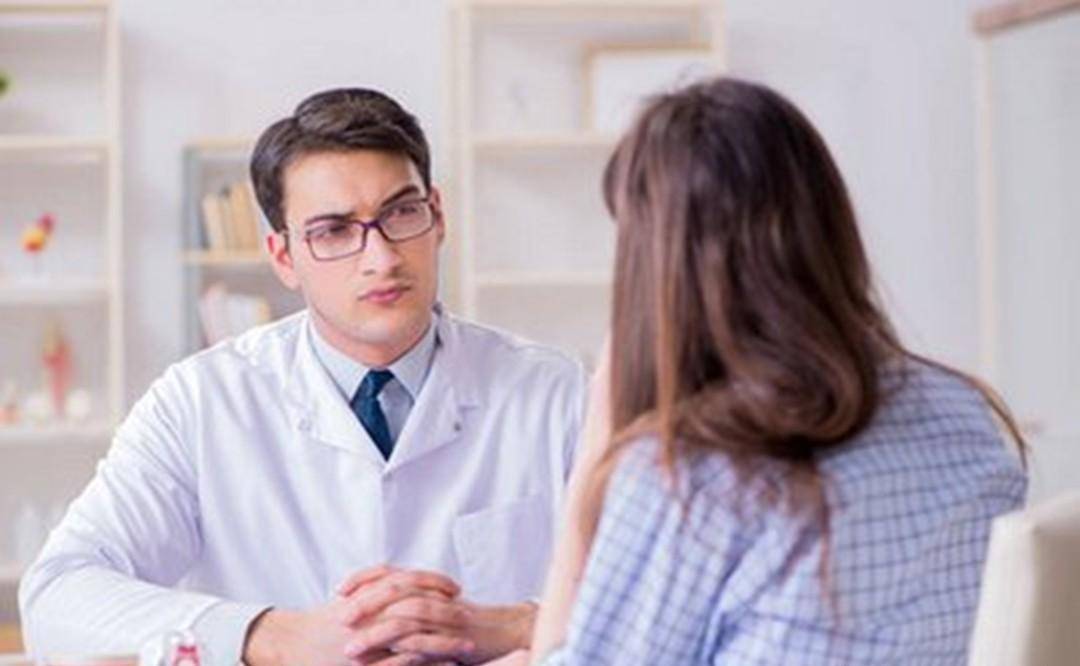 于是到医院妇产科做阴超检查后发现是子宫内膜息肉作怪引起月经不正常