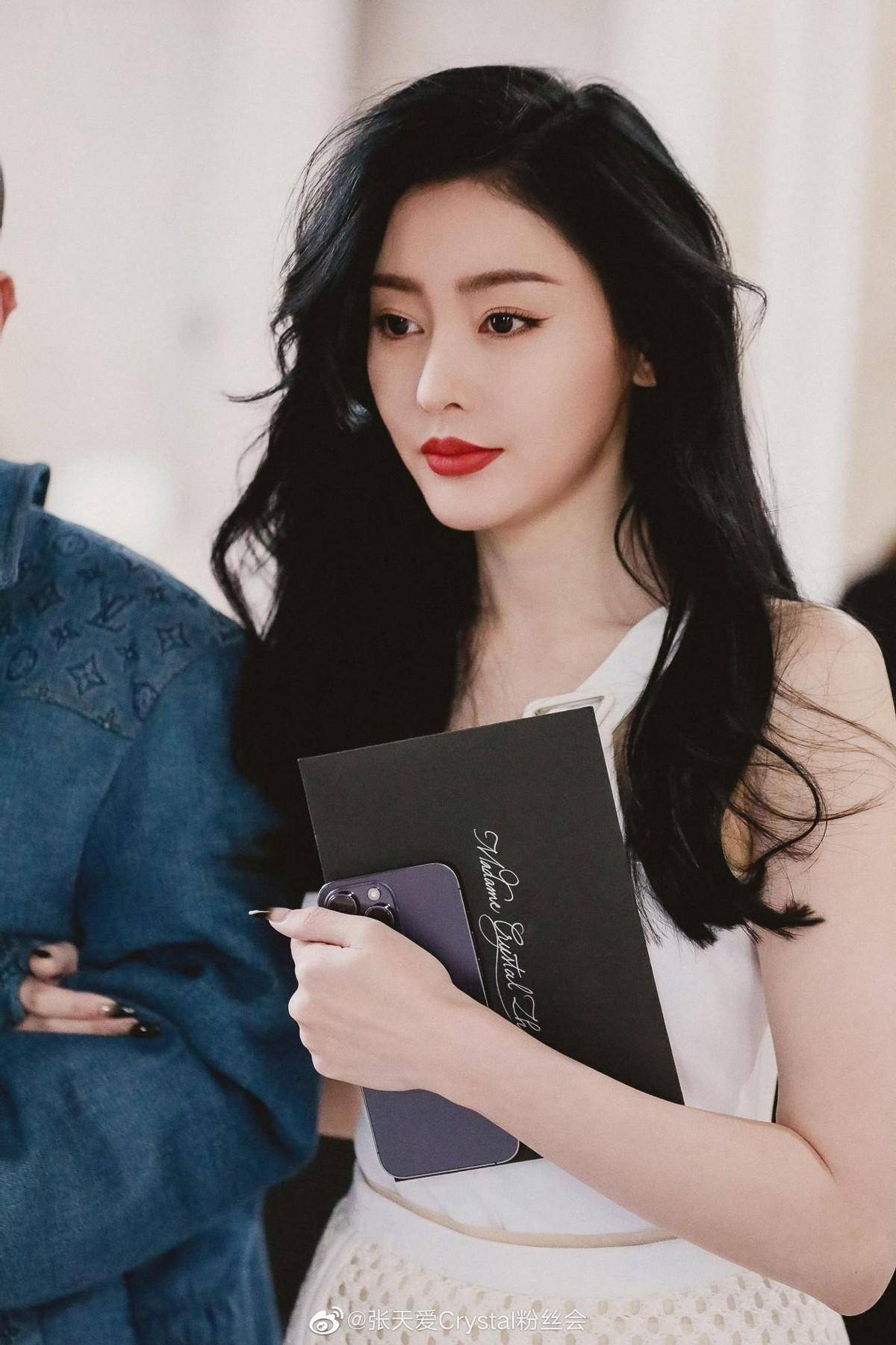 这张脸看几次爱几次,张天爱的港风造型,内娱没几个能比吧_程度_网友