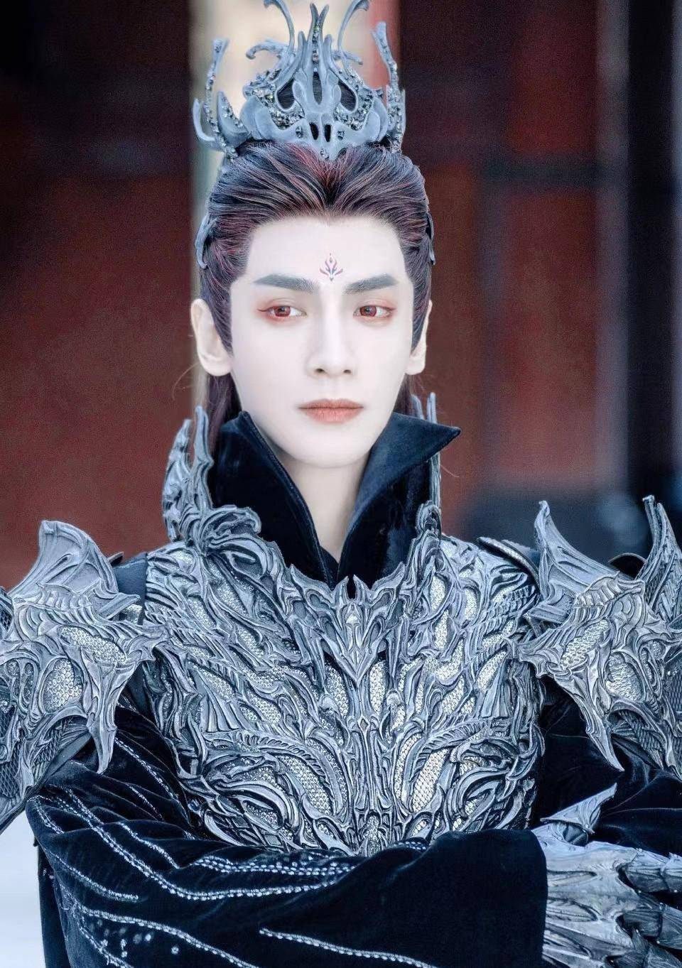 罗云熙白鹿的《长月烬明》番位重要性不言而喻，网友：可怜白鹿了_搜狐网