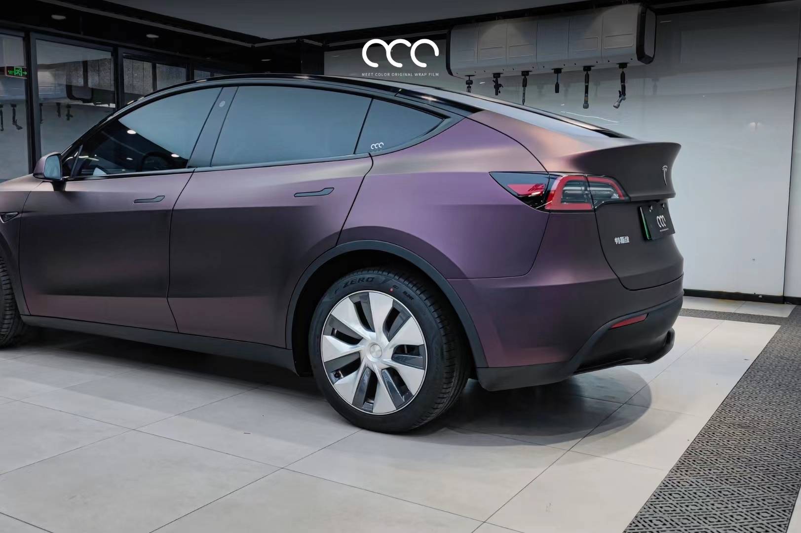 特斯拉model y漫彩改色膜超亚金属黑紫,一种深沉而神秘的紫色_全国