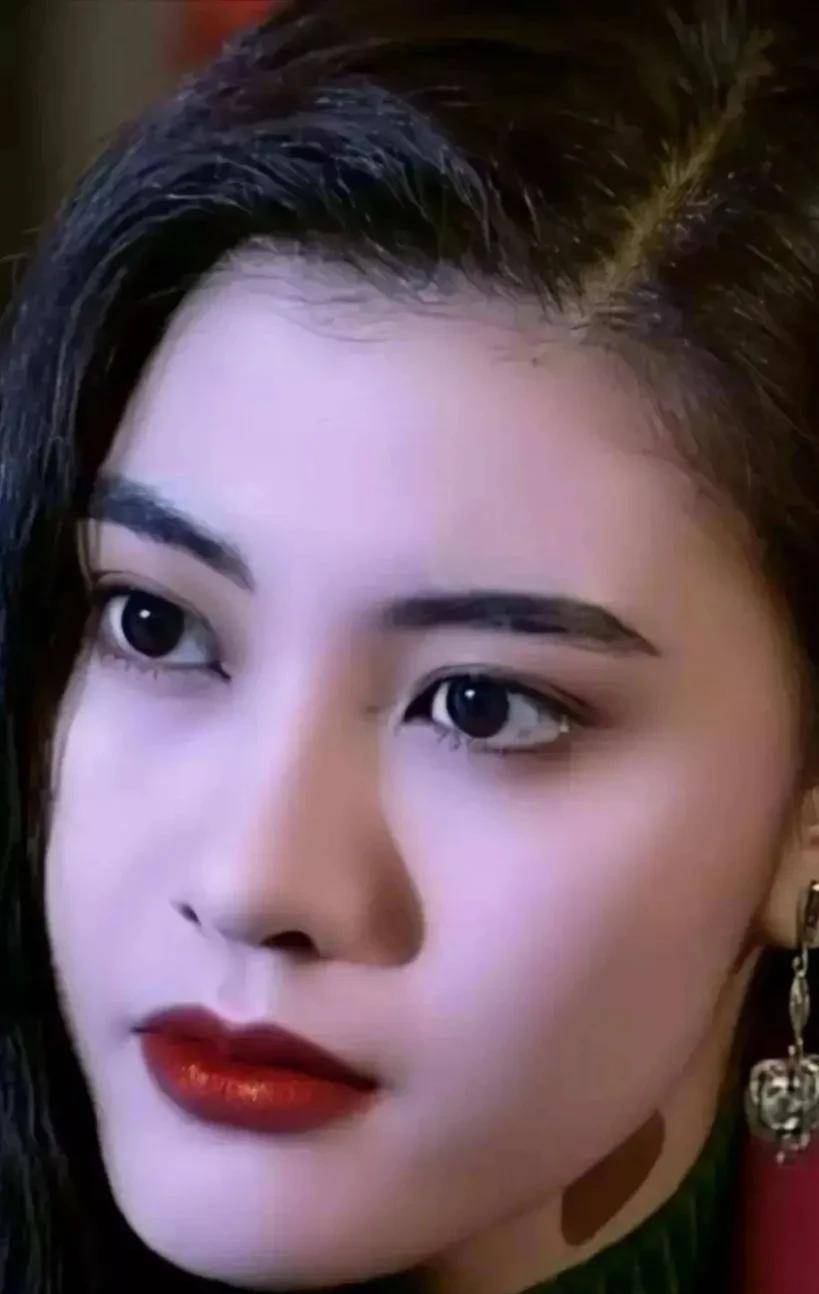 回顾最美港姐李嘉欣8段潇洒爱情,个个非富则贵,最后嫁入豪门_刘銮雄