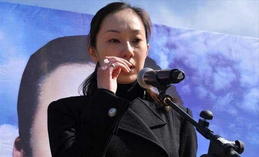 侯耀文的两女儿:一个和他交恶多年,一个"认贼作父",实在心酸_袁茵