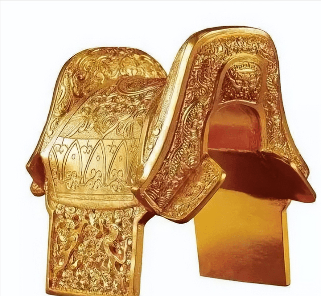 因为忽必烈原先准备的作为奖品的黄金马鞍,是按着武士魁梧的身材制作