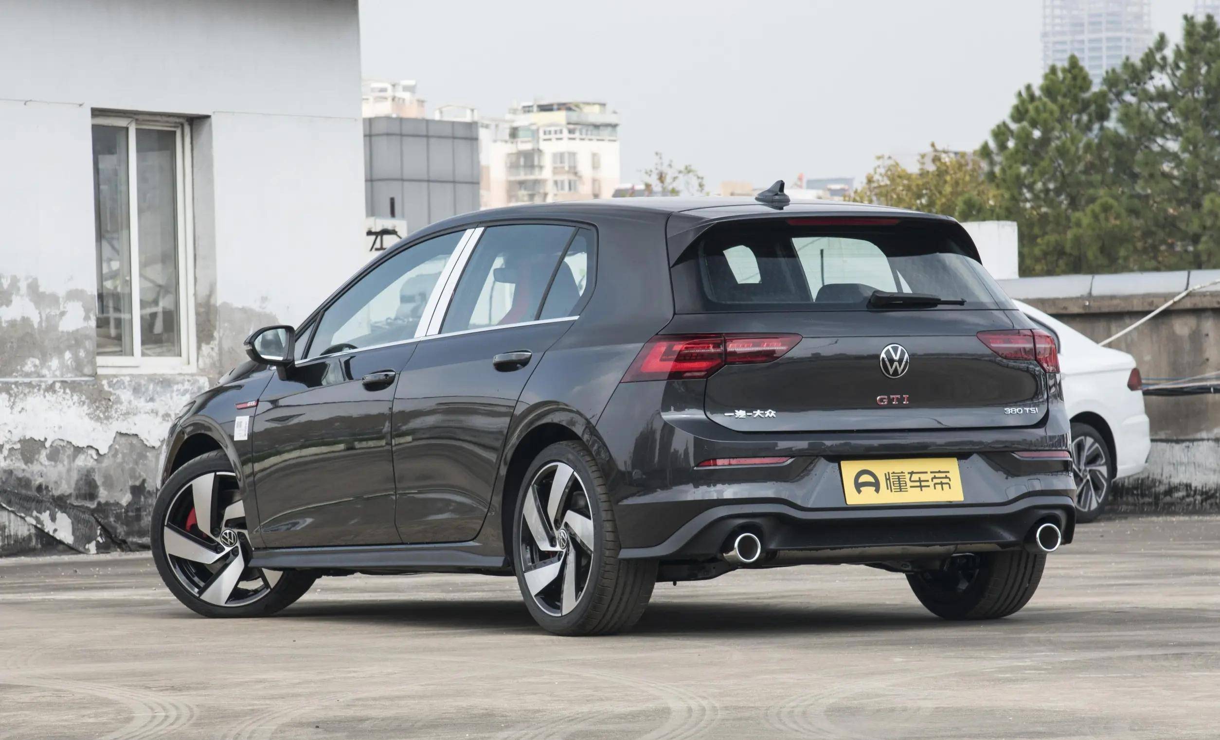 德系"小钢炮"2023款高尔夫gti,最高时速230公里,安全配置丰富_搜狐